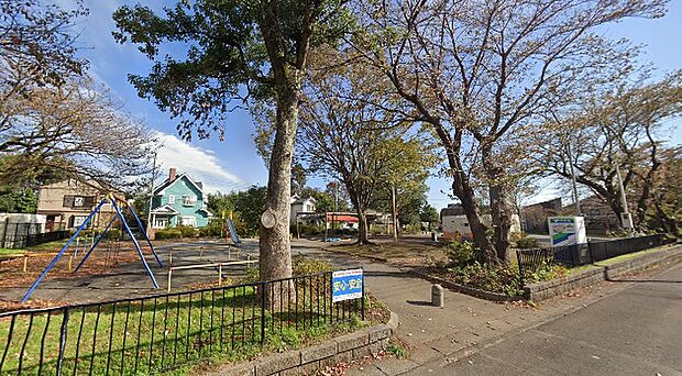 【くすのき公園】2450m 地元民に愛されるこちらの公園は自由に遊べる空間があり、春には桜が咲いて、とてもきれいです。