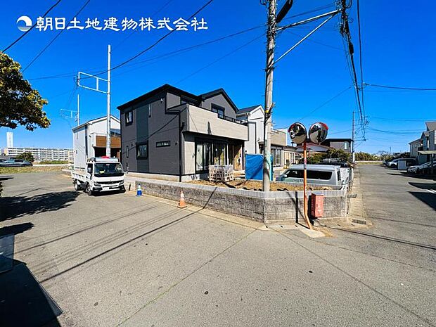 【現地外観：令和8年3月中旬完成予定】※同メーカーのモデルハウスがございます。