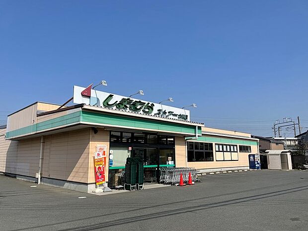 【しまむらストアー大神店】1490m 特に添加物不使用の調味料などが多く取り揃えておりとても重宝しています。