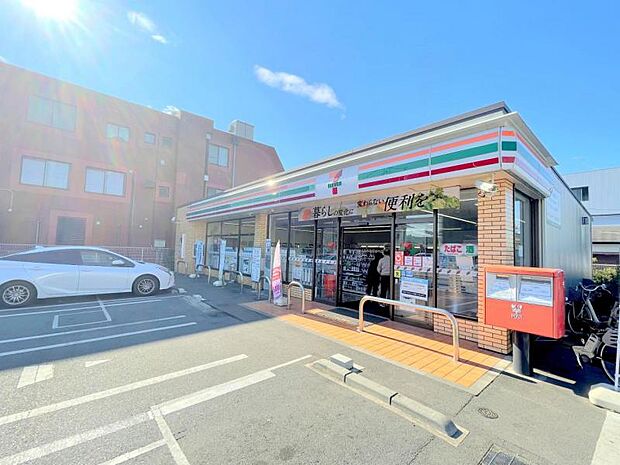 【セブンイレブン　厚木妻田南1丁目店】470ｍ　駐車場があり、商品も綺麗に陳列されていて買い物しやすいです。