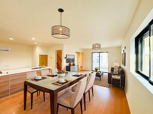 【LDK】大切なご家族が集まるからこそＬＤＫはこだわりたい！休日はおひさまの光をたっぷりと取りこめるリビングでゆったりと過ごしませんか？※家具はＣＧ合成の為付属しません。