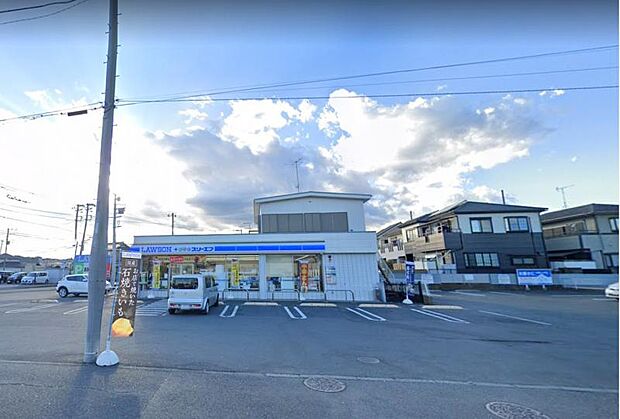 【ローソン・スリーエフ　厚木林店】490ｍ　店内品揃えが豊富で店員さんの接客が丁寧です。。また駐車場が広い為利用しやすいです。