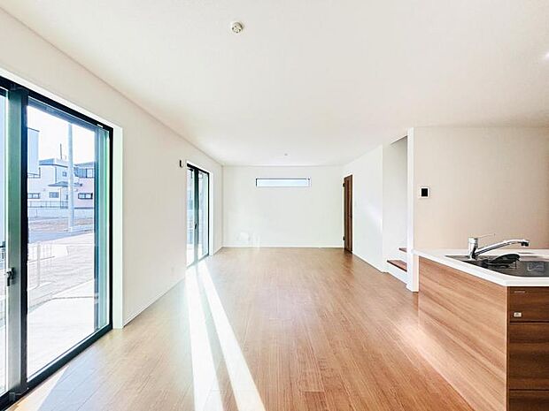 【LDK】大切なご家族が集まるからこそＬＤＫはこだわりたい！休日はおひさまの光をたっぷりと取りこめるリビングでゆったりと過ごしませんか？