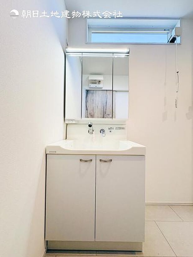 【洗面化粧台】毎日の身支度には欠かせない洗面化粧台、支度時間が重なってしまい準備ができないなど経験ありませんか?そんな時に上手く利用すれば同時にご利用可能です!