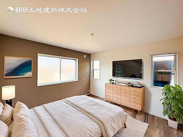 【洋室】木目のフローリングが暖かみのある室内に。明るい寝室で心地のいい朝を迎えられそう。※家具はCG合成の為付属しません。