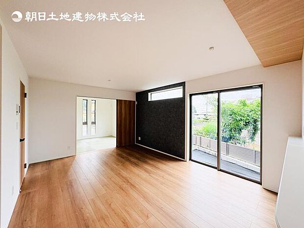 【LDK】大切なご家族が集まるからこそＬＤＫはこだわりたい！休日はおひさまの光をたっぷりと取りこめるリビングでゆったりと過ごしませんか？