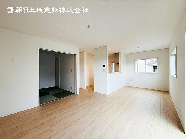 【LDK】大切なご家族が集まるからこそLDKはこだわりたい!休日はおひさまの光をたっぷりと取りこめるリビングでゆったりと過ごしませんか?