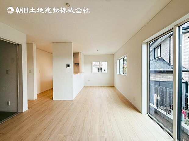 【LDK】大切なご家族が集まるからこそLDKはこだわりたい!休日はおひさまの光をたっぷりと取りこめるリビングでゆったりと過ごしませんか?