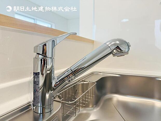 【浄水器一体型水栓】浄水器付きでおいしい水をいつでも手軽に使えます。飲み水やお料理にも安心ですね。
