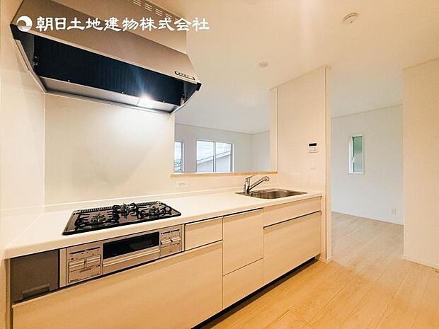 【現地写真:令和8年5月末完成予定】※同メーカーのモデルハウスがございます。
