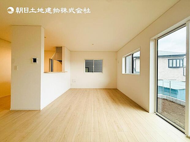 【現地写真:令和8年5月末完成予定】※同メーカーのモデルハウスがございます。