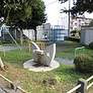 【寺久保公園】1620m こじんまりした公園。遊具は2人乗りのブランコとジャングルジムがあります。