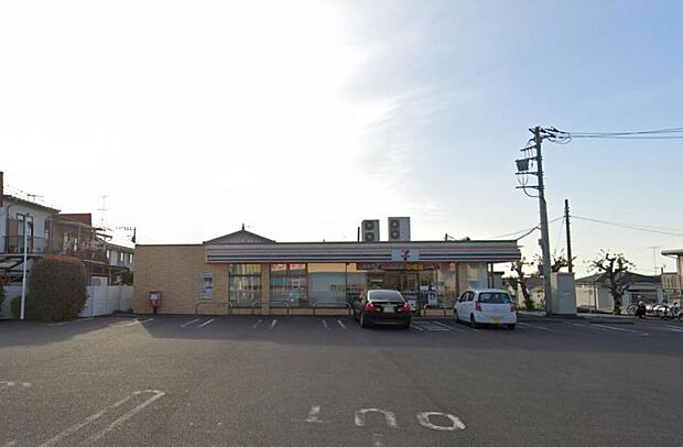 【セブンイレブン 秦野鶴巻南2丁目店】230m 駐車場も広く大変便利です。品揃えも良く店内も綺麗です。