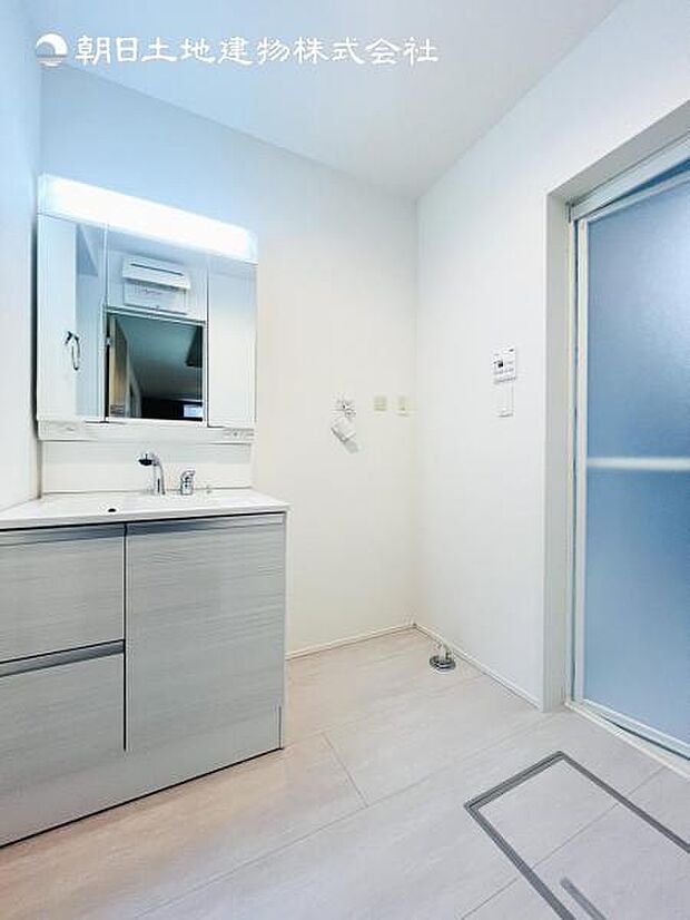 【洗面化粧台】毎日の身支度には欠かせない洗面化粧台、支度時間が重なってしまい準備ができないなど経験ありませんか?そんな時に上手く利用すれば同時にご利用可能です!