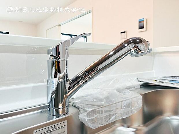 【浄水器一体型水栓】浄水器付きでおいしい水をいつでも手軽に使えます。飲み水やお料理にも安心ですね