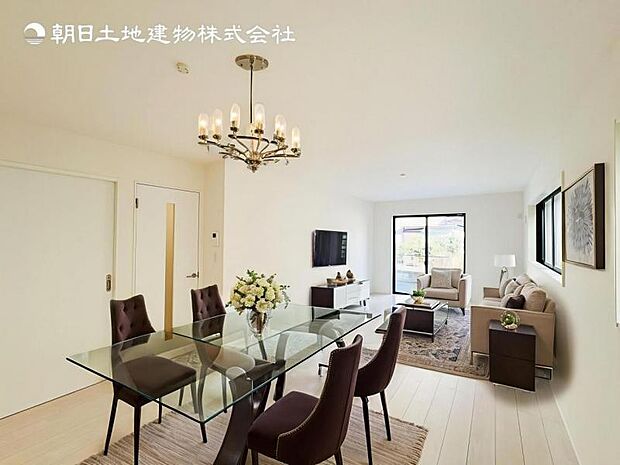 【1号棟:LDK】大切なご家族が集まるからこそLDKはこだわりたい!休日はおひさまの光をたっぷりと取りこめるリビングでゆったりと過ごしませんか?※家具はCG合成の為付属しません。