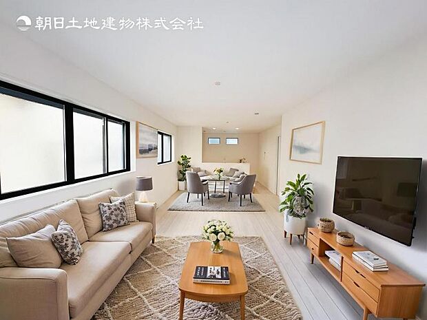 【1号棟:LDK】大切なご家族が集まるからこそLDKはこだわりたい!休日はおひさまの光をたっぷりと取りこめるリビングでゆったりと過ごしませんか?※家具はCG合成の為付属しません。