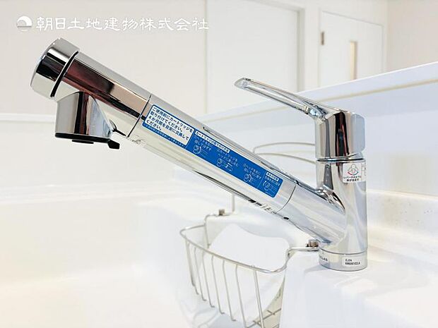 【浄水器一体型水栓】浄水器付きでおいしい水をいつでも手軽に使えます。飲み水やお料理にも安心ですね