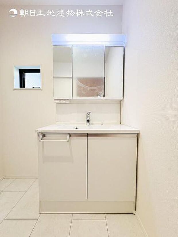 【洗面化粧台】毎日の身支度には欠かせない洗面化粧台、支度時間が重なってしまい準備ができないなど経験ありませんか?そんな時に上手く利用すれば同時にご利用可能です!