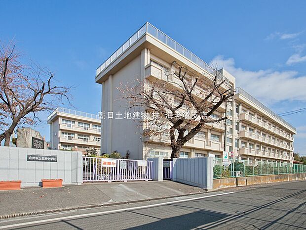 【座間市立栗原中学校】940m グランドも凄く広くてスポーツが盛んな中学校です。サッカーやソフトボールそしてテニスが盛んです。