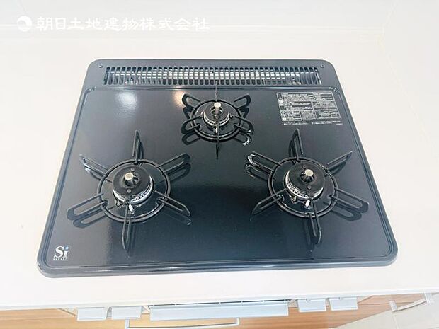 【三ツ口ガスコンロ】煮込み料理をする際にコンロが一つ塞がって他の料理ができなくて時間がかかる!そんな不満を解決してくれる3口コンロは他の調理ができるので捗ります!