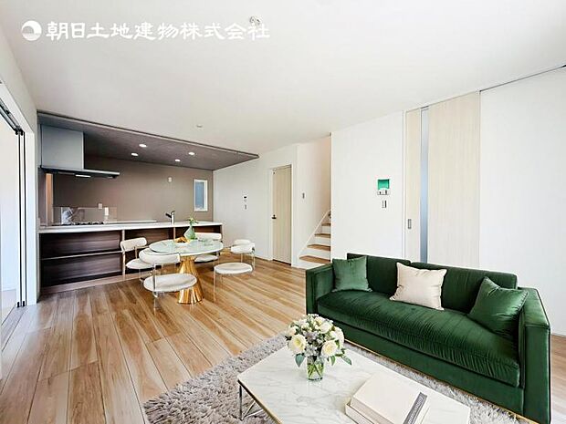 【LDK】大切なご家族が集まるからこそLDKはこだわりたい!休日はおひさまの光をたっぷりと取りこめるリビングでゆったりと過ごしませんか?※家具はCG合成の為付属しません。