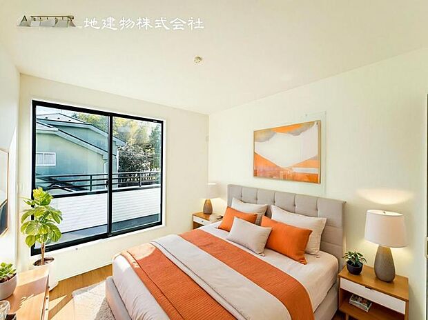 【洋室】木目のフローリングが暖かみのある室内に。明るい寝室で心地のいい朝を迎えられそう。※家具はCG合成の為付属しません。