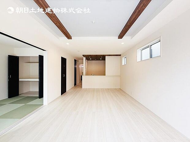 【LDK】大切なご家族が集まるからこそLDKはこだわりたい!休日はおひさまの光をたっぷりと取りこめるリビングでゆったりと過ごしませんか?