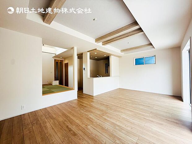 【LDK】大切なご家族が集まるからこそLDKはこだわりたい!休日はおひさまの光をたっぷりと取りこめるリビングでゆったりと過ごしませんか?