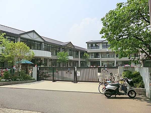 【旭たちばな幼稚園】640ｍ　仏教保育を保育理念に掲げ「つよいからだ つよいこころを持つ子になろう」が保育目標です。 いつも元気いっぱいの声が聞こえてきます。