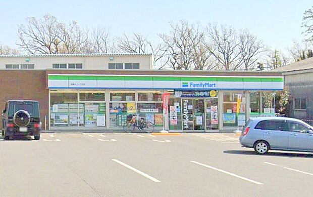 【ファミリーマート 綾瀬大上1丁目店】630m ここのトイレが今までで一番のトイレだった。素晴らしい設備。きれいに維持して行って欲しいです。