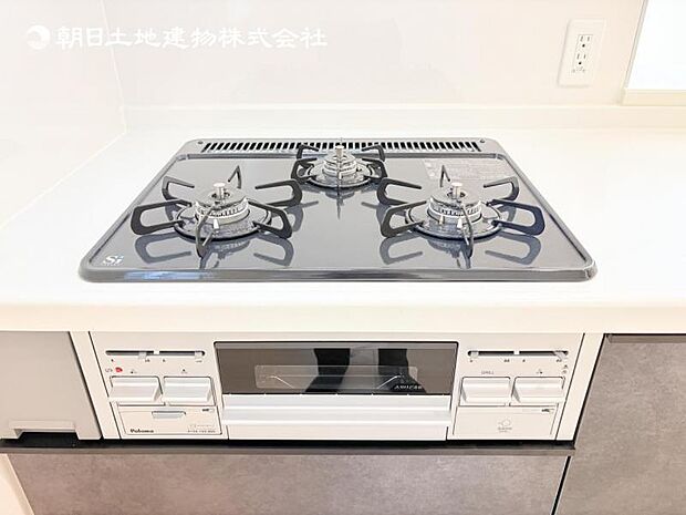【三ツ口ガスコンロ】煮込み料理をする際にコンロが一つ塞がって他の料理ができなくて時間がかかる!そんな不満を解決してくれる3口コンロは他の調理ができるので捗ります!