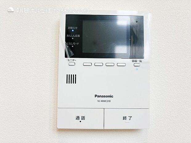 【モニター付きインターフォン】来訪者を映像で確認するシンプルな設備ながらセキュリティ効果はマル。最近は録画機能があるタイプも増え、留守中の訪問者も確認できます！