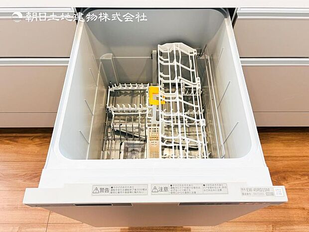 【ビルトイン食洗機】洗浄から乾燥までボタン一つで完結する食洗機付き。大変な洗い物がぐっと短く済みます！