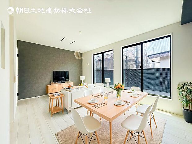 【LDK】大切なご家族が集まるからこそLDKはこだわりたい!休日はおひさまの光をたっぷりと取りこめるリビングでゆったりと過ごしませんか?※家具はCG合成の為付属しません。