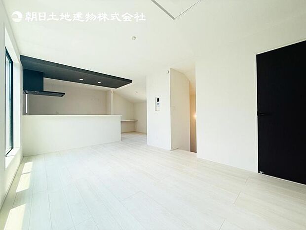 【LDK】大切なご家族が集まるからこそLDKはこだわりたい!休日はおひさまの光をたっぷりと取りこめるリビングでゆったりと過ごしませんか?