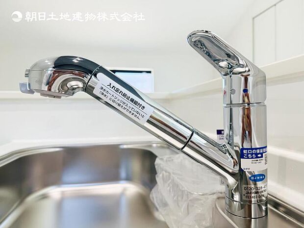 【浄水器一体型水栓】浄水器付きでおいしい水をいつでも手軽に使えます。飲み水やお料理にも安心ですね!