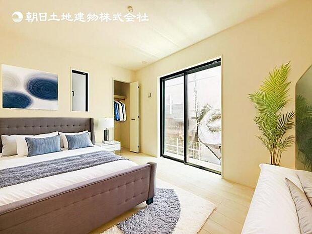 【洋室】木目のフローリングが暖かみのある室内に。明るい寝室で心地のいい朝を迎えられそう。※家具はCG合成の為付属しません。