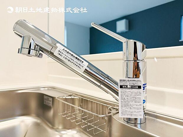 【浄水器一体型水栓】浄水器付きでおいしい水をいつでも手軽に使えます。飲み水やお料理にも安心ですね！
