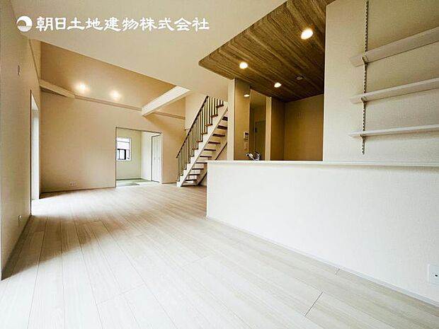 【LDK】大切なご家族が集まるからこそLDKはこだわりたい!休日はおひさまの光をたっぷりと取りこめるリビングでゆったりと過ごしませんか?