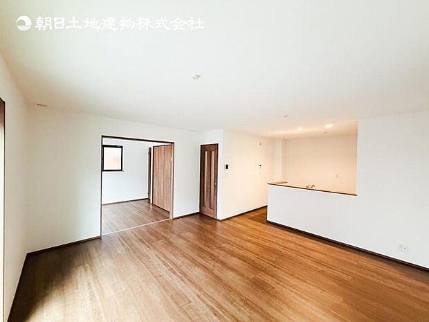 【LDK】大切なご家族が集まるからこそＬＤＫはこだわりたい！休日はおひさまの光をたっぷりと取りこめるリビングでゆったりと過ごしませんか？