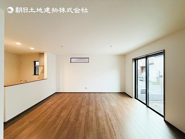 【LDK】大切なご家族が集まるからこそＬＤＫはこだわりたい！休日はおひさまの光をたっぷりと取りこめるリビングでゆったりと過ごしませんか？