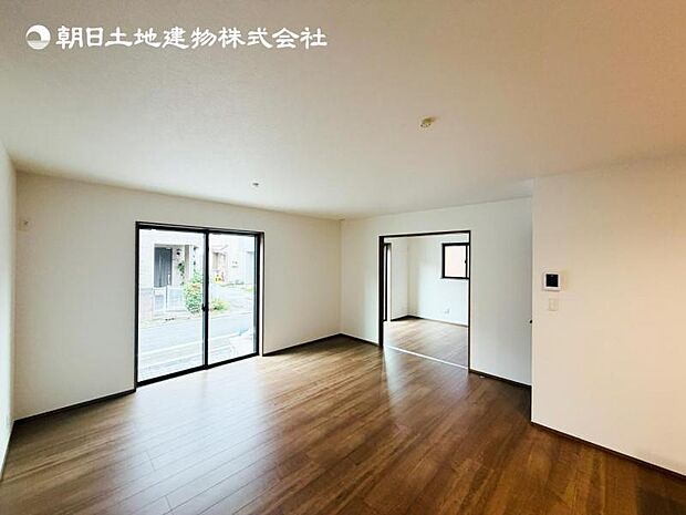 【LDK】大切なご家族が集まるからこそＬＤＫはこだわりたい！休日はおひさまの光をたっぷりと取りこめるリビングでゆったりと過ごしませんか？