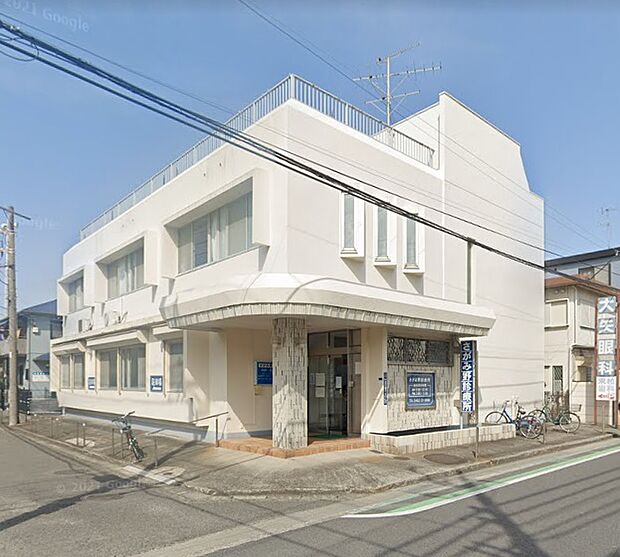【さがみ野診療所】1200ｍ　地域密着の診療所で青い看板が目印です。 相鉄線のさがみ野駅からも徒歩で3分程のところにあります。
