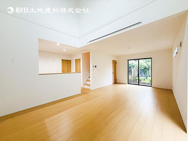【LDK】大切なご家族が集まるからこそＬＤＫはこだわりたい！休日はおひさまの光をたっぷりと取りこめるリビングでゆったりと過ごしませんか？
