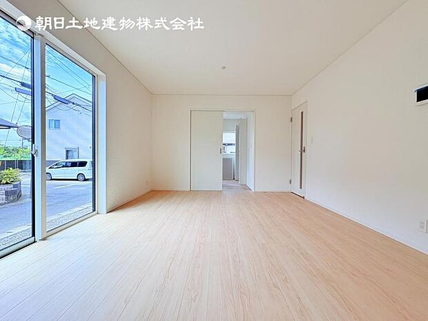【LDK】大切なご家族が集まるからこそＬＤＫはこだわりたい！休日はおひさまの光をたっぷりと取りこめるリビングでゆったりと過ごしませんか？