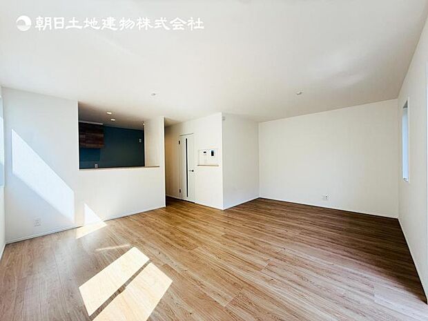 【LDK】大切なご家族が集まるからこそLDKはこだわりたい!休日はおひさまの光をたっぷりと取りこめるリビングでゆったりと過ごしませんか?