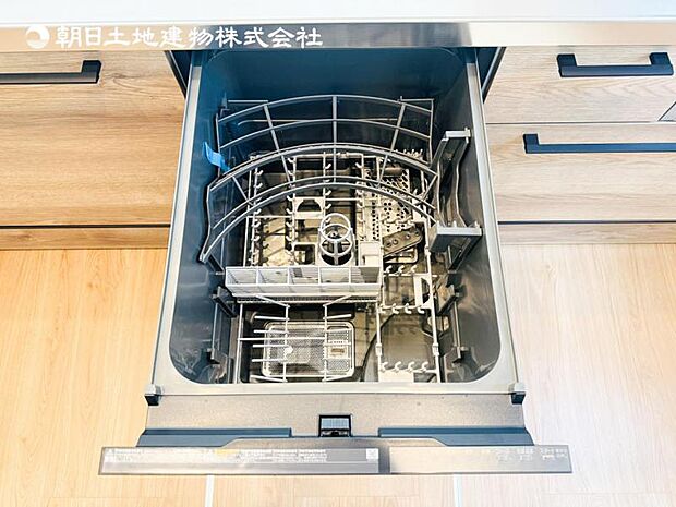 【ビルトイン食洗機】洗浄から乾燥までボタン一つで完結する食洗機付き。大変な洗い物がぐっと短く済みます!