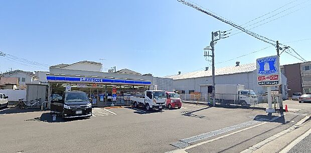 【ローソン 綾瀬深谷中6丁目店】240m 店員さんのさわやかな対応がとてもいいです。