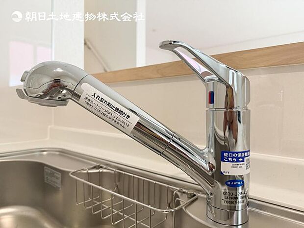 【浄水器一体型水栓】浄水器付きでおいしい水をいつでも手軽に使えます。飲み水やお料理にも安心ですね!